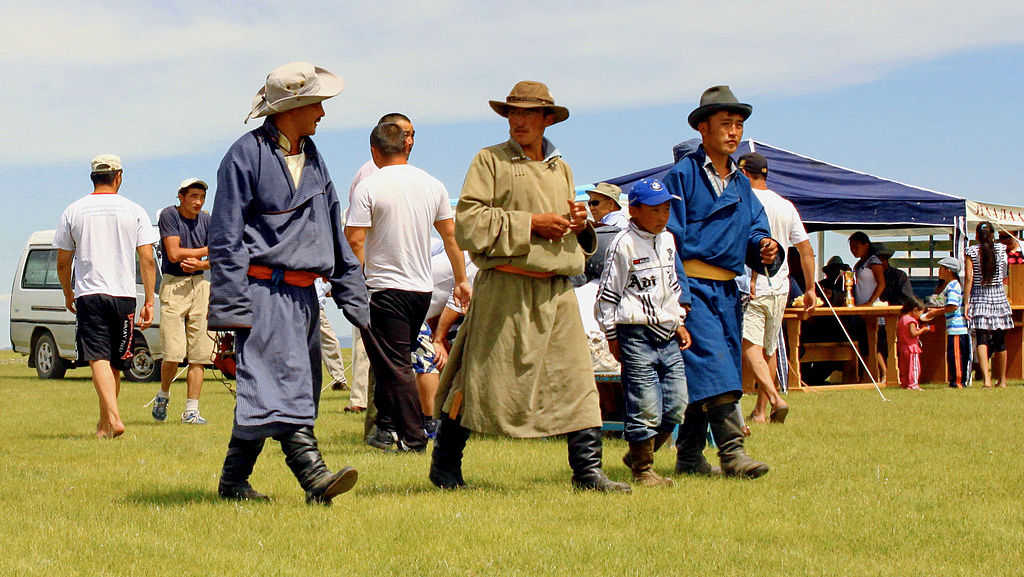 traditional archery clothing