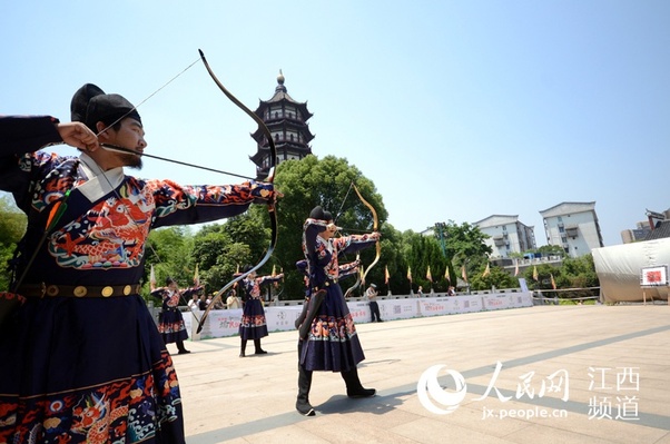 traditional archery clothing